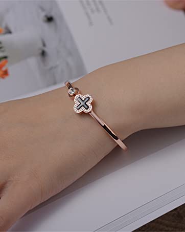 pulsera trébol de cuatro hojas