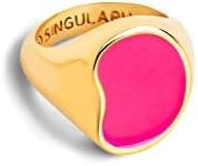 SINGULARU - Anillo Signet Bean Neon Pink Enamel - Anillo Grande de Latón con Acabado Baño de Oro de 18 Kt y Fucsia - Joyas para Mujer - Varias Tallas