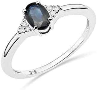 Miore anillo de compromiso con pavé de diamantes y zafiro en oro blanco de 9 quilates 375 con 6 diamantes naturales talla brillante 0,03 quilates y zafiro azul oval natural 0,54 quilates.