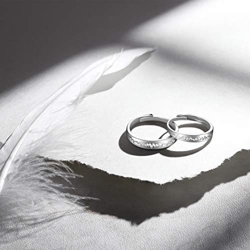SHEGRACE Par de Anillos de Pareja en Plata de Ley 925 con Grabado Esmerilado y Anillos de Compromiso de Circonio 3A, Ajustables, Regalo para Amantes - Imagen 2